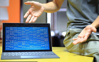 东平 api php源码,下载的php源码怎么运行呢？
